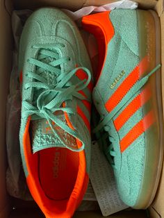 Samba Shoes, Shoes Outfit Fashion, Aesthetic Shoes, Pretty Shoes, Dream Shoes, Adidas Gazelle