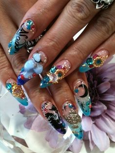 I would NEVER wear that but I still like it Ugliest Nails, Aladdin Nails, Weird Nails, Pinky Nail, Gucci Nails, Finger Art, Modern Nails, Nail Candy, Pretty Nail Designs