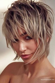 Short Wolf Cut Hair, Trendy Haircuts For Men, Short Hair 40, Short Wolf Cut, Wolf Cut Hair, Buzz Cut Hairstyles, Trendy Mens Haircuts, Classy Hairstyles