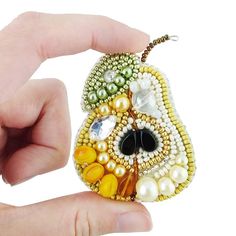 BP-205C Beadwork kit for creating brooch Crystal Art Pear - Wizardi Embroidery Beading, Tapestry Kits, Brooch Diy, Jewelry Making Kits, Beaded Boxes, Beading Tools, Beaded Cross Stitch, Jewelry Making Kit, Beaded Cross