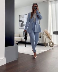 Business Suits For Women Boss Lady, Blue Suit Outfit, Stylish Office Wear, Business Dress Women, Chic Outfits Classy, Blue Suits, Look Formal