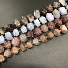 Material : Natural Quartz Gemstone Shape: Faceted Nugget Color: As Picture Size(Approx): 12-15mm width x 14-19 mm length Quantity(Approx) : 22-24pcs/strand To see more Faceted Nugget items： https://www.etsy.com/hk-en/shop/Forbeads/items?section_id=19831100 Shop home for more items: https://www.etsy.com/shop/Forbeads We are wholesale manufacturer,Welcome bulk order and cutomized design. Pls feel free to contact us if any question or more request. Nice shopping in Forbeads Strawberry Crystal, Chakra Pendant, Sakura Flower, Botswana Agate, Blue Lace Agate, Lace Agate, Bulk Order, Picture Size, Natural Beads