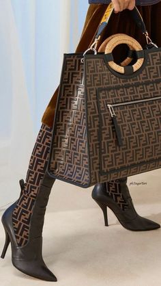 Fall Handbag Trends, Fendi Handbag, Fall Handbags, Kelly Bag, Trending Handbag, Prada Handbags, Handbag Shoes, Gucci Handbags, Handbags Michael Kors