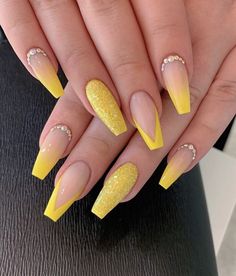 Jel Nails, Nails With Glitter, Yellow Nail Art, Yellow Nails Design, Nails Yellow, Yellow Nails, Coffin Nails Designs