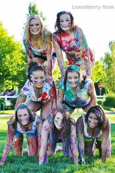 Paint splatter photo session...Would be so cute for a Senior DG pic! :) Birthday 16, Color Wars, Friend Pics, Color Party, Friends Photo, Group Shots, Powder Paint