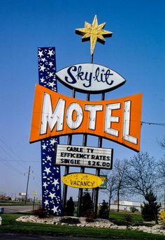 Historic Photo : 1992 Sky-Lit Motel sign, Green Bay, Wisconsin | Margolies | Roadside America Collection | Vintage Wall Art : Old Motel, Roadside America, Old Neon Signs, Motel Sign, Googie Architecture, Vintage Motel