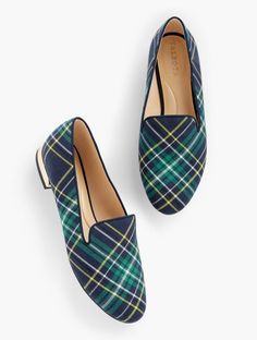 Preppy Boots, Kelly In The City, Tartan Fashion, Blue And Green Plaid, Plaid Shoes, Plaid Flats, Preppy Women, Holiday Shoes, Preppy Clothes