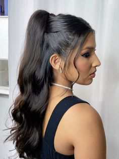 Rabo de cavalo meio preso meio solto Slik Hairstyles Long Hair, Dark Brunette Hair, Princess Hairstyles, Hair St, Brunette Hair, How To Make Hair, العناية بالشعر, Ombre Hair, Prom Hair