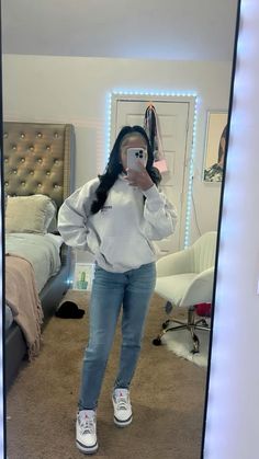 Cute Simple Birthday Outfits Winter, Cute Black Bodysuit Outfits, Outfit Ideas With Flared Jeans, Cute Outfits For Black Teens, Plain Outfit Ideas, Fly Winter Outfits, Jean Outfits School, Fly Fits For School, First Day Of School Outfit Fall