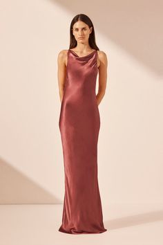 High cowl neck maxi slip dress in terracotta in a LENZING™ ECOVERO™ with luxurious satin finish. Contributing to a cleaner environment, LENZING™ ECOVERO™ viscose fibres omit 50% less greenhouse gas emissions and utilise less water than conventional viscose. Bridesmaid Dresses Terra Cotta, Terracotta Dresses, Rust Bridesmaid Dress, Wedding Guest Outfit Fall, Fall Bridesmaid Dresses, Formal Bridesmaids Dresses, Bridesmaid Colors, Satin Dress Long, Red Bridesmaid Dresses