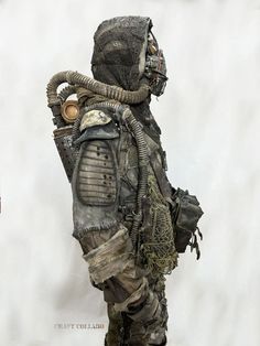 Post Apocalypse Costume, Fallout Outfits Post Apocalyptic, Postapocalyptic Concept Character, Dystopian Armor, Post Apocalypse Character Design, Dystopian Costume, Stalker Vibes, Dystopian Clothes, Scifi Fashion