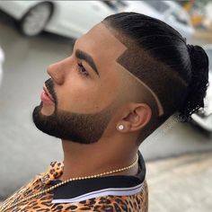 Professional Hairstyles For Men, Hair Designs For Men, Man Bun Hairstyles, Beard Haircut, Cool Mens Haircuts, Faded Hair, Haircut Designs, Black Men Hairstyles, Mens Hair Trends