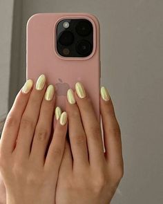 Yellow nails with chrome Light Nails Ideas Short, Glazed Yellow Nails, Summer 2024 Gel Nails, Nail Color Trends 2024 Summer, Summer Nails Colors 2024, Trendy 2024 Nails, Trending Gel Nails 2024, Trendy Nails 2024 Summer, Nail Art 2024 Trends Summer