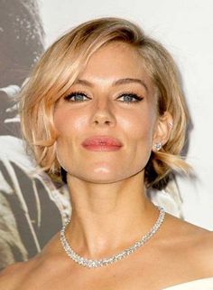 Celebrity Short Haircuts, Celebrity Short Hair, Blonde Bobs, Short Bob Hairstyles, Celebrity Hairstyles