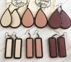 Diy En Cuir, Leather Jewelry Making, Diy Leather Earrings, Rectangle Earrings, Homemade Jewelry, Wooden Earrings, Wood Earrings, Leather Diy, Wooden Jewelry