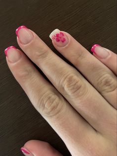 Summer Nail Inspo Hibiscus Flower, Really Short Square Nails, Hawaiian Nails, 2024 Nails, Simple Gel Nails, Summery Nails, Pretty Gel Nails, Really Cute Nails