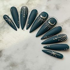 Welcome to LD Nails! 🖤 One set of 10 REUSABLE Press On Nails 🖤 🖤 Made to order in your shape & size 🖤 Silver and teal version of my original Celestial Tarot witchy press on nails. * HIGHLY recommend this set with a matte topcoat! it just doesn’t have the same POP with a glossy topcoat! Purchase INCLUDES an application kit! It consists of: 🖤 detailed application & removal instructions 🖤 a sealed and sanitary mani kit (100/180 file, buffer block, cuticle pusher) 🖤 2 alcohol pads 🖤 nail tab Nails Witchy, Witch Nails, Boho Nails, Teal Nails, Witchy Nails, Gothic Nails, Goth Nails, Nagel Inspo, Toe Nail Designs