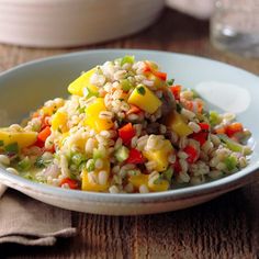 Mango Barley Salad Barley Salad Recipes, Easy Summer Recipes, How To Cook Barley, Barley Salad, Grain Salad, Fry Recipes, Easy Summer Meals, Summer Side Dishes, Mango Salad