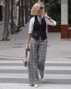 38 Best Outfits for Petite Women Over 50 to Wear This Year Chic Over 50 Fashion, Outfits For Petite Women, Mode Over 50, Susi Rejano, Outfit For Petite Women, Outfits For Petite, Stylish Outfits For Women Over 50