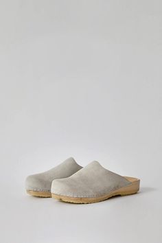 No.6 Contour Clog on Flat Base in Chalk Suede Flat Clogs, White Clogs, Casual Linen Pants, Boot Bling, Clogs Style, Minimalist Capsule Wardrobe, Clog Heels, No 6, Clog Sandals