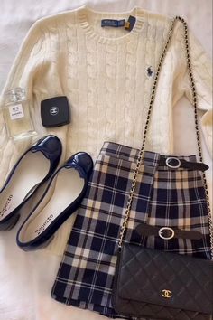 Aesthetic Navy Blue, Aesthetic Navy, Coquette Old Money, Navy Blue Outfit, Money Girl, Money Purse, Navy Outfit, Winter Inspo