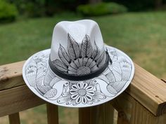 "Hand painted Free USA 🇺🇸 shipping ( FedEx) Size M (22\")" Cowboy Hat Beach, Cowboy Hat Crafts, Cowboy Hat Design, Custom Cowboy Hats, Western Prints, Mexican Hat, Painted Hats, Felt Cowboy Hats, Chapeau Cowboy