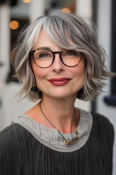 Trending Haircuts For Women, Haircut Gray Hair, Grey Bob Hairstyles, Grey Hair Over 50, Grey Hair Inspiration, Blow Dry Hair, Gray Hair Cuts, Grey Hair Styles For Women, Short Grey Hair