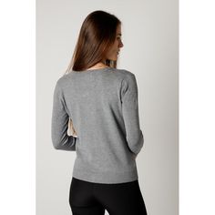 Brand: One.0 Gender: Women Type: Knitwear Season: Fall/Winter PRODUCT DETAIL • Color: grey • Fastening: buttons • Sleeves: long • Neckline: v-neck COMPOSITION AND MATERIAL • Composition: -15% modal -30% polyamide -55% viscose • Washing: machine wash at 30° Knitwear Women, Washing Machine, Knitwear, Fall Winter, Composition, V Neck, Grey, Color