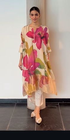 Desi Dress, Hand Painted Dress, Kurta Designs Women, Quirky Fashion, Designer Party Wear Dresses, Designer Dresses Casual, Painted Clothes, Designs For Dresses, Kurta Designs