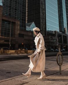 Vishakha | Toronto Blogger on Instagram: “Morning rush hours 🌞 It’s finally starting to get warm and it’s going to be tough to part with boots and trench coats. I have been going…” Rush Hour, How To Get Warm, Trench Coats