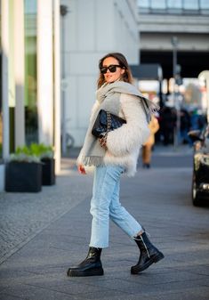 Black Ankle Boots Outfit, Chunky Boots Outfit, Biker Boots Outfit, Concert Outfit Winter, Combat Boot Outfit, Chelsea Boots Outfit, Winter Boots Outfits, Black Boots Outfit, What To Wear Fall