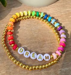 Cute Bracelets For Mom, Bracket Making Ideas Beads, Bracelet Length Guide, Clay Bracelets With Words, Flat Circle Bead Bracelet, Bracelet Bundle Ideas, Cheer Clay Bead Bracelets, Cute Words For Bracelets, Color Bracelet Combos