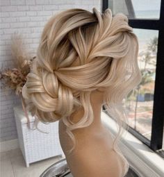 Flower Hairstyles, Wedding Hairstyles With Flowers, Hairstyles With Flowers, Hair Design For Wedding, Wedding Hairstyle Ideas, Bridal Hair Inspiration