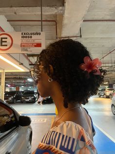 Flower Mini Curly Afro, Short Curly Hair Black Women Hairstyles, Curly Hoco Hairstyles, Curly Cuts Black Women, 4a Hairstyles, Peinado Natural, 3c Hairstyles, Aesthetic Curly Hair, Healthy Curly Hair