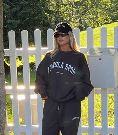 Josefine Vogt, Running Errands Outfit, Hiit Session, Instagram Heart, College Aesthetic, Casual Outfit Inspiration, Whisks, Jogging Bottoms, Autumn Outfits