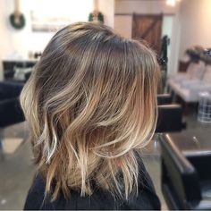 Brown To Blonde Color Melt Short Hair, Short Balayage Hair Layers, Easy Blonde Balayage, Hair Color Ideas For Blondes 2023, Mini Bayalage, Full Balyage Short Hair, Fall Baylage Hair Blonde Short, Color Melt Brunette To Blonde Short Hair, Barely There Balayage