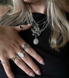 see look orange ring I NEED SOME ORANGE ROUND MY NECK Lexi Hidalgo Rings, Cool Ring Stacks, Lots Of Rings On Hand, Ring Combos Silver, Ring Layout On Hand, Multiple Rings On Hand How To Wear, Ring Stacks Silver, Ring Placement Ideas