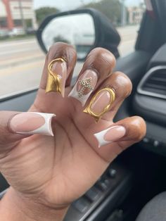 #chromenailart #nailstagram #nailsoftheday #nails Rose Gold Crome Nails, White And Green French Tip Nails, Chrome Duck Nails, French Tip Duck Nails, White Nails With Gold, Gold Chrome Nails, Chrome Nail Art, Duck Nails, Unique Acrylic Nails