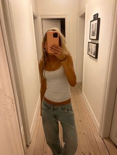 Spring Outfits With Jeans, Women Wide Leg Jeans, High Waist Baggy Jeans, Outfits With Jeans, Quoi Porter, Pants Y2k, Stockholm Style, Jeans High Waist