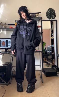 Goth Sweatpants Outfit, Goth Pants Outfit, Alt Outfits Winter, Lazy Grunge Outfits, Alt Outfit Winter, Lazy Goth Outfits, Lazy Goth, Comfy Outfits Winter, Patch Pants