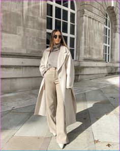 Chique Outfit, Haine Diy, Outfit Chic, Cold Outfits, Beige Pants, Winter Outfit Inspiration, Paris Outfits, Stil Inspiration