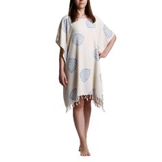 MINA Turkish Towel tunic dress is high-quality, 100% Bamboo & Cotton with fringes. One Size. Absorbs water and dries quickly. Light and space saving. Hand loomed in Turkey. Produced by dyed yarn. All fringes are knotted by ladies in the village. ⬛ DETAILS Weight : 160 g Size : Standart one size. - A gentle wash with cold water, makes the towel more absorbent and softens the fabric. - Up to ±10% change on dimension and weight, imperfections in pattern and color must be tolerated as a result o Pareo Dress, Evening Shawls, Beach Wrap, Beach Wear Outfits, Clothing Summer, Dress Beach, Light And Space, Dyed Yarn, Beach Dresses