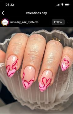 Circular Nail Designs, Raised Nail Designs, August Nails Almond, Carcase Iphone, Hello Nails, Valentine Nails, Subtle Nails