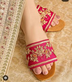 Girly Sandals, Stylo Shoes, Stylish Boy, Fluffy Shoes, Basic Mehndi, Indian Jewelry Earrings, Urdu Stories