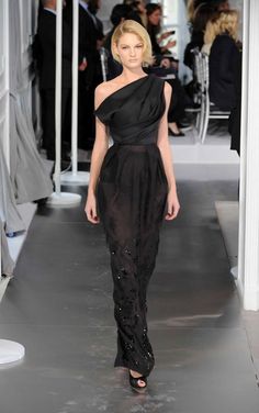 Christian Dior black dress Evening Black Dresses, Jacques Fath, Paris Haute Couture, Dream Dresses, Classy Style, Looks Black, Full Length Dress, Black Evening Dresses