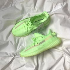 La Yeezy Boost 350 V2 "Glow in the Dark" est disponible sur wethenew.com ➖ 📸 @sxxxng #WETHENEW Glow In The Dark Shoes, Dark Shoes, Shoes Yeezy, London Shoes