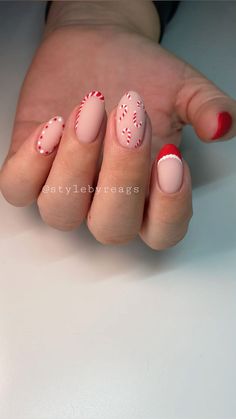 Lights Nails Christmas, Cut Christmas Nails, Christmas Nails Oval Short, Red Nail Ideas Winter, Cute Christmas Nails Red And Green, Demure Christmas Nails, December Nail Inspo Almond, Candy Cane Inspired Nails, Cute But Simple Christmas Nails