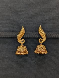 Present Beautiful Gold Earrings with Floral Design Jhumka Designs Gold Pearl Earrings, Gold Earing Design New Jhumka, Simple Gold Jhumka Earrings, Modern Earrings Gold, Simple Gold Jhumka, Earings Design Gold Indian Jhumka, Jimmiki Earrings Gold, Earings Design Gold New Model Daily Wear, Peacock Earrings Indian Gold