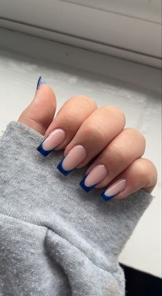 Blue Easy Nail Designs, Navy French Tip Nails Coffin, Dark Blue And White French Tip Nails, Short Dark Blue French Tip Nails, French Navy Nails, Street Style Nails Aesthetic, Deep Blue French Tip Nails, Navy Nails Square, Navy Blue Manicure