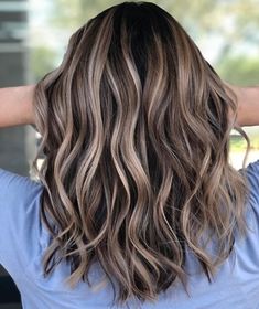 Highlights Brown Hair Balayage, Balayage Hair Ideas, Brown Hair With Highlights And Lowlights, Wavy Brown Hair, Hair Highlights And Lowlights, 2023 Hair, Curls Hairstyles, Dark Hair With Highlights